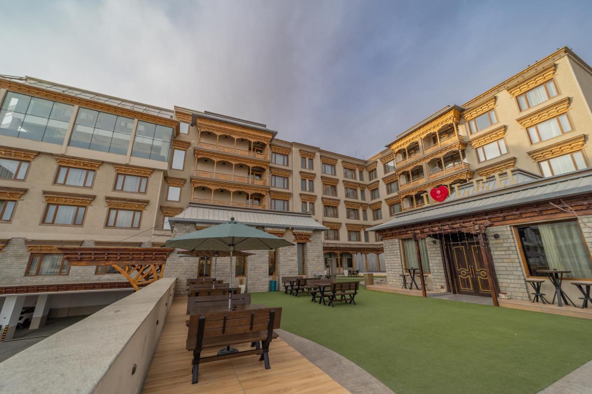 Hotel The Abduz Leh Exterior foto